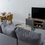 Dinis Place 아파트
